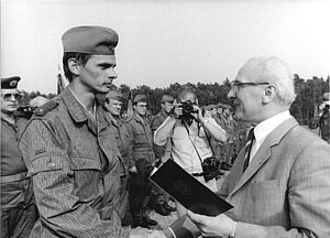 NVA-Truppenbesuch von Erich Honecker 1984