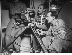 Fritz Lang bei Dreharbeiten 1929