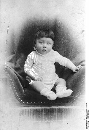 Adolf Hitler als Kleinkind