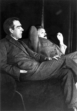 Niels Bohr und Albert Einstein 1925