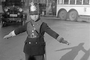 Kinderarbeit früher Kleiner Verkehrspolizist