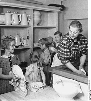 Kinderarbeit im Luftschutzbunker