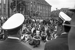 demonstration beim besuch des schah von persien