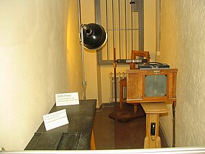 Fotostuhl der Stasi im Gefängnis Stasi Gefängnisse