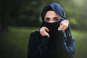 Muslima mit Schleier und Ganzkörperschleier