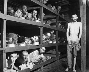Häftlinge im KZ Buchenwald nach der Befreiung