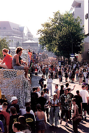 Teilnehmer der Loveparade 1995 in Berlin Technoszene