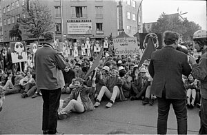 Demonstration in Berlin mit Sit-in 1968 Sitin