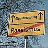 Schild Rassismus