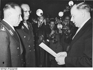 Theodor Blank und Bundesfreiwillige