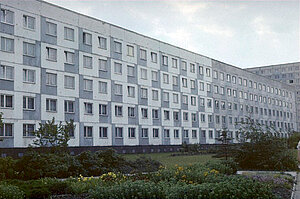 Plattenbau in Halle-Neustadt Einheit von Wirtschafts und Sozialpolitik