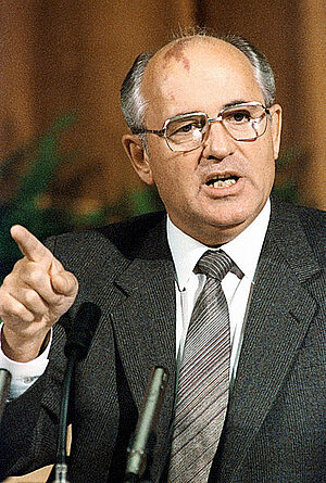 Glasnost und Perestroika Glasnost Perestroika