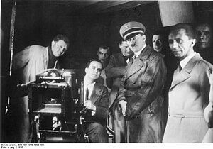 Besuch von Hitler und Goebbels bei der UfA 1936