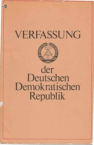 Titelblatt der DDR-Verfassung von 1974