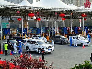Personenkontrolle an der Stadtgrenze von Xi’an in der zentralchinesischen Provinz Shaanxi, Ende Januar 2020 Null Covid Strategie