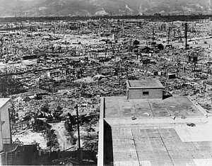 Die Stadt Hiroshima nach Abwurf der Atombombe