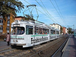 Straßenbahn mit dem Logo der Frankfurter Rundschau