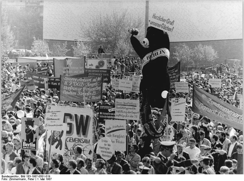 Feiern und Feiertage in der DDR - DDR | Zeitklicks