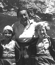 Paula Fürst mit "ihren" Kindern
